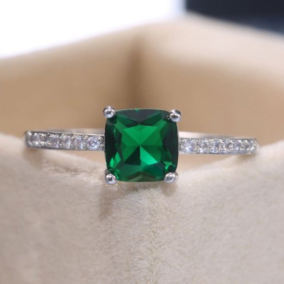 18k White Gold Diamond Emerald Cushion Cut Ring - Picture 4 of 4